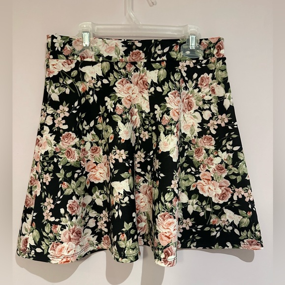 Ardene floral skater skirt - Small - Picture 2 of 2